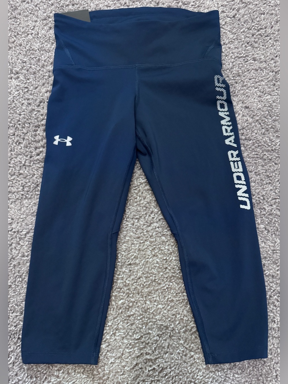 NWT-Under Armour Navy Blue Mid Rise Speed Capri-Small